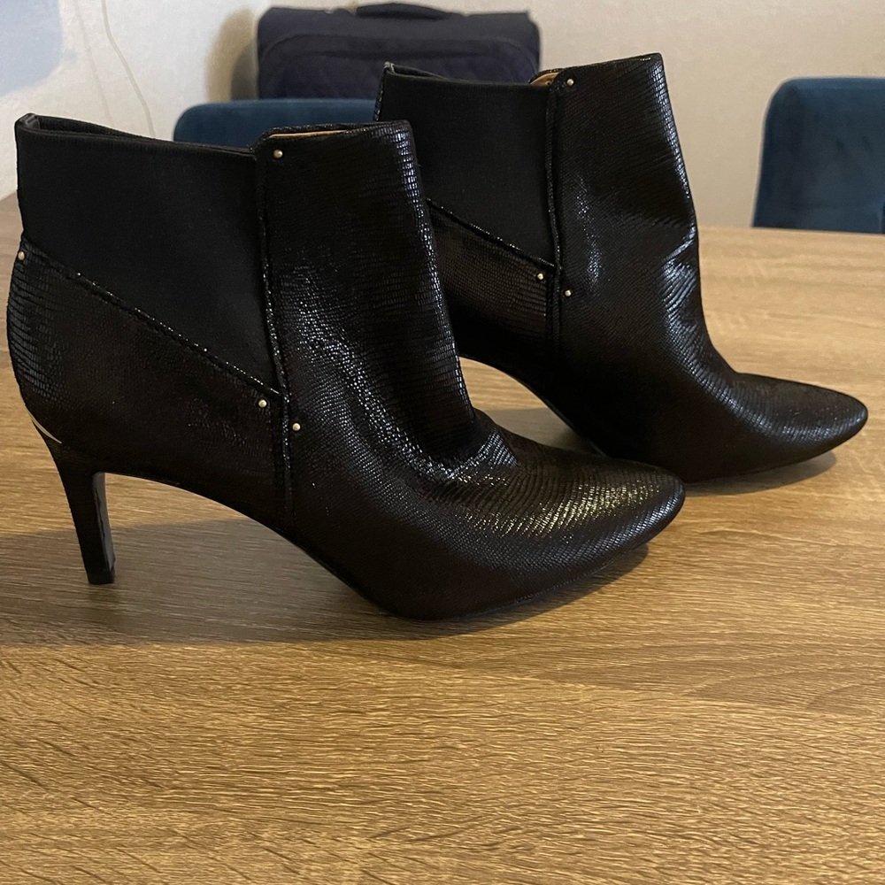 Calvin Klein Janane heeled booties sz 9